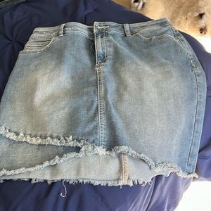 Cute denim Jean skirt. Great for spring and summer casual looks